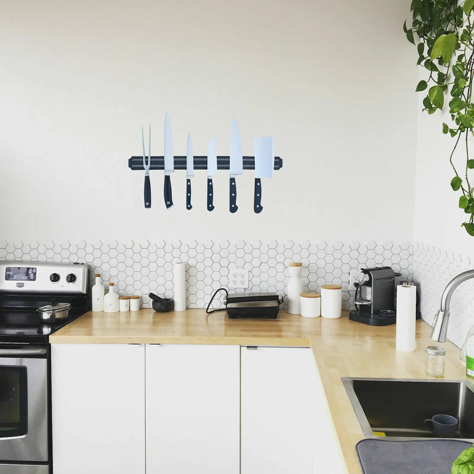 Wall-Mounted Magnetic Knife Holder - Strong Bar for Knives & Metal Utensils